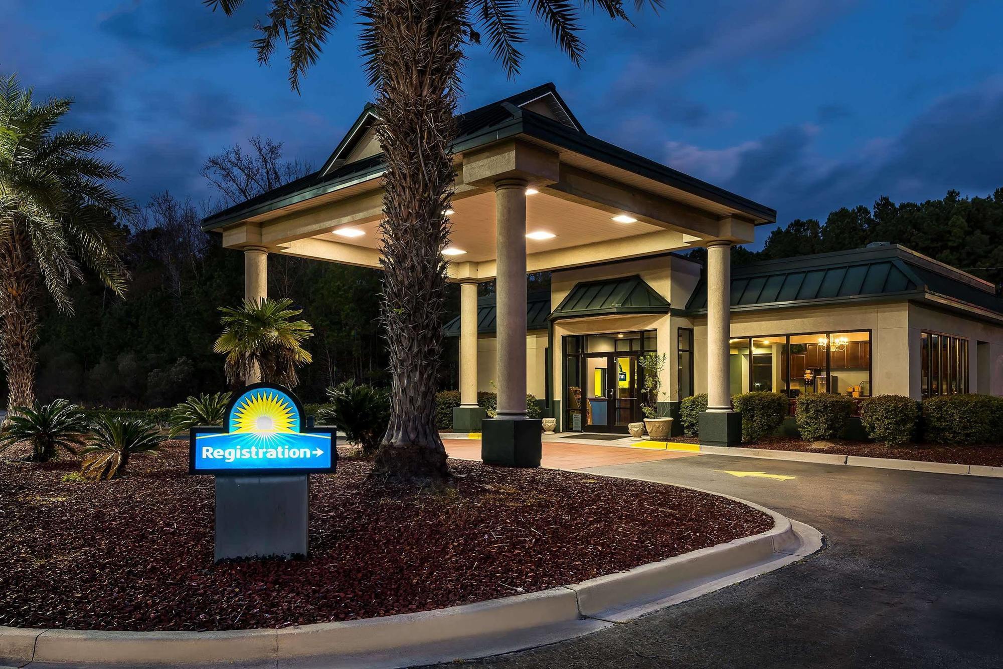 Days Inn By Wyndham Richmond Hill/Savannah Dış mekan fotoğraf